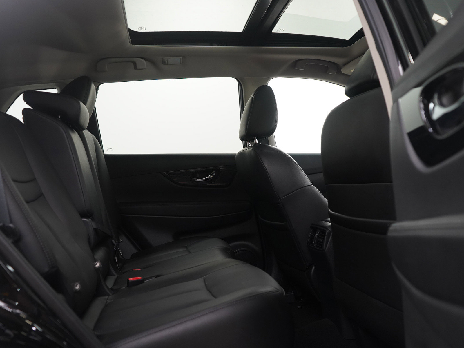 Used 2018 Nissan Rogue SL w/ Premium Package image 12