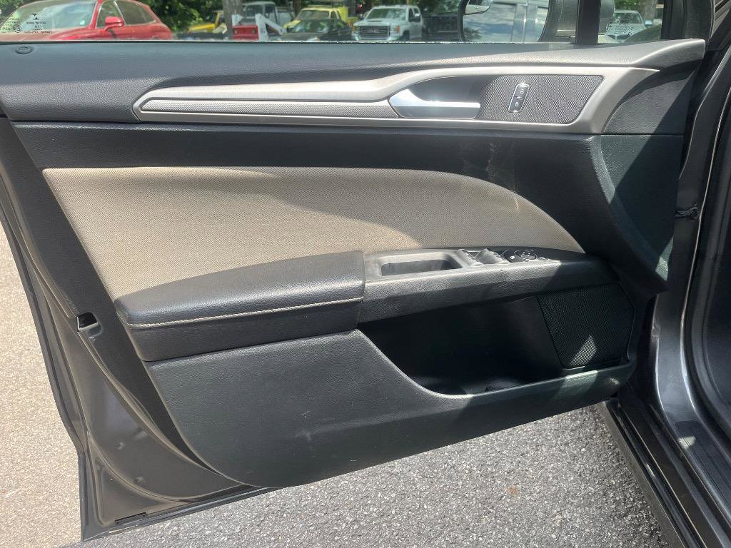 Used 2017 Ford Fusion S FWD image 13