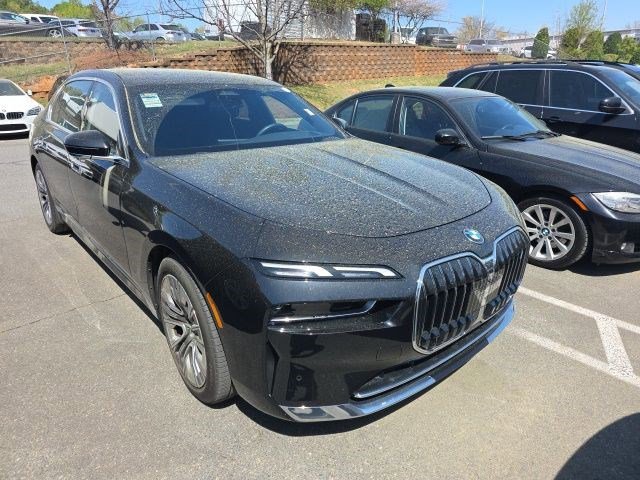 Used 2025 BMW i7 eDrive50 w/ Premium Package image 3