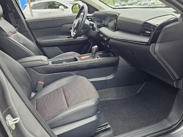 Used 2025 Nissan Kicks SR AWD/4WD image 16