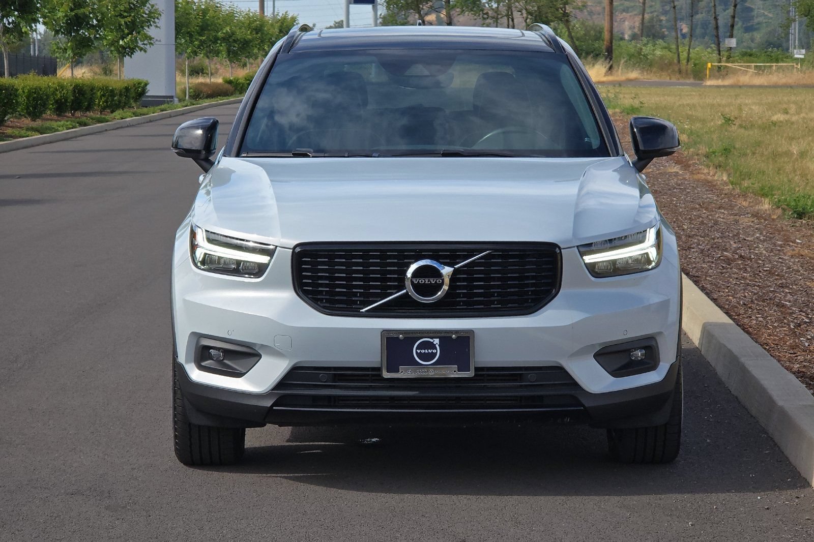 Used 2020 Volvo XC40 T5 R-Design w/ Protection Package AWD/4WD image 8