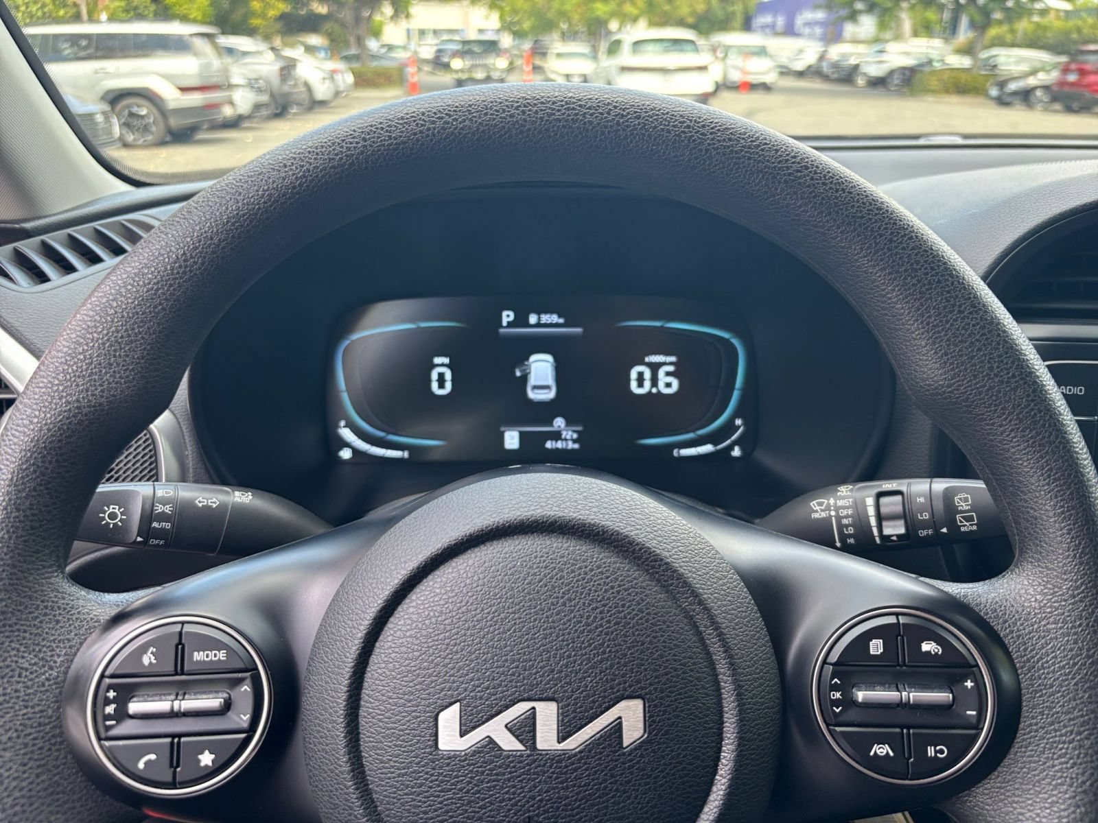 Used 2025 Kia Soul LX w/ LX Technology Package FWD image 25