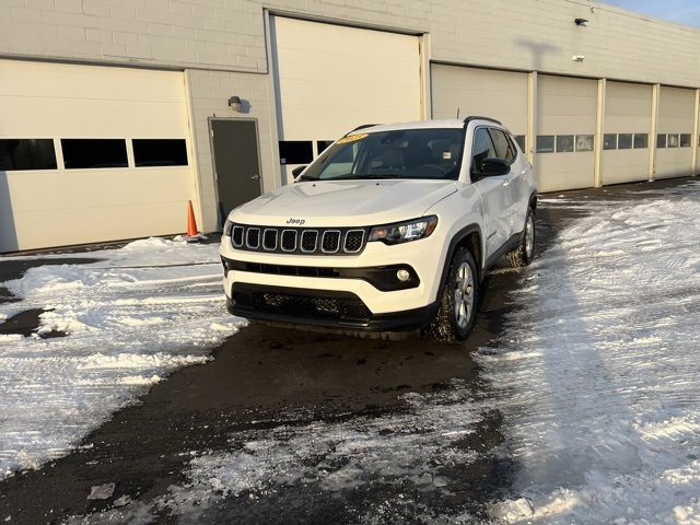 Used 2025 Jeep Compass Latitude image 20