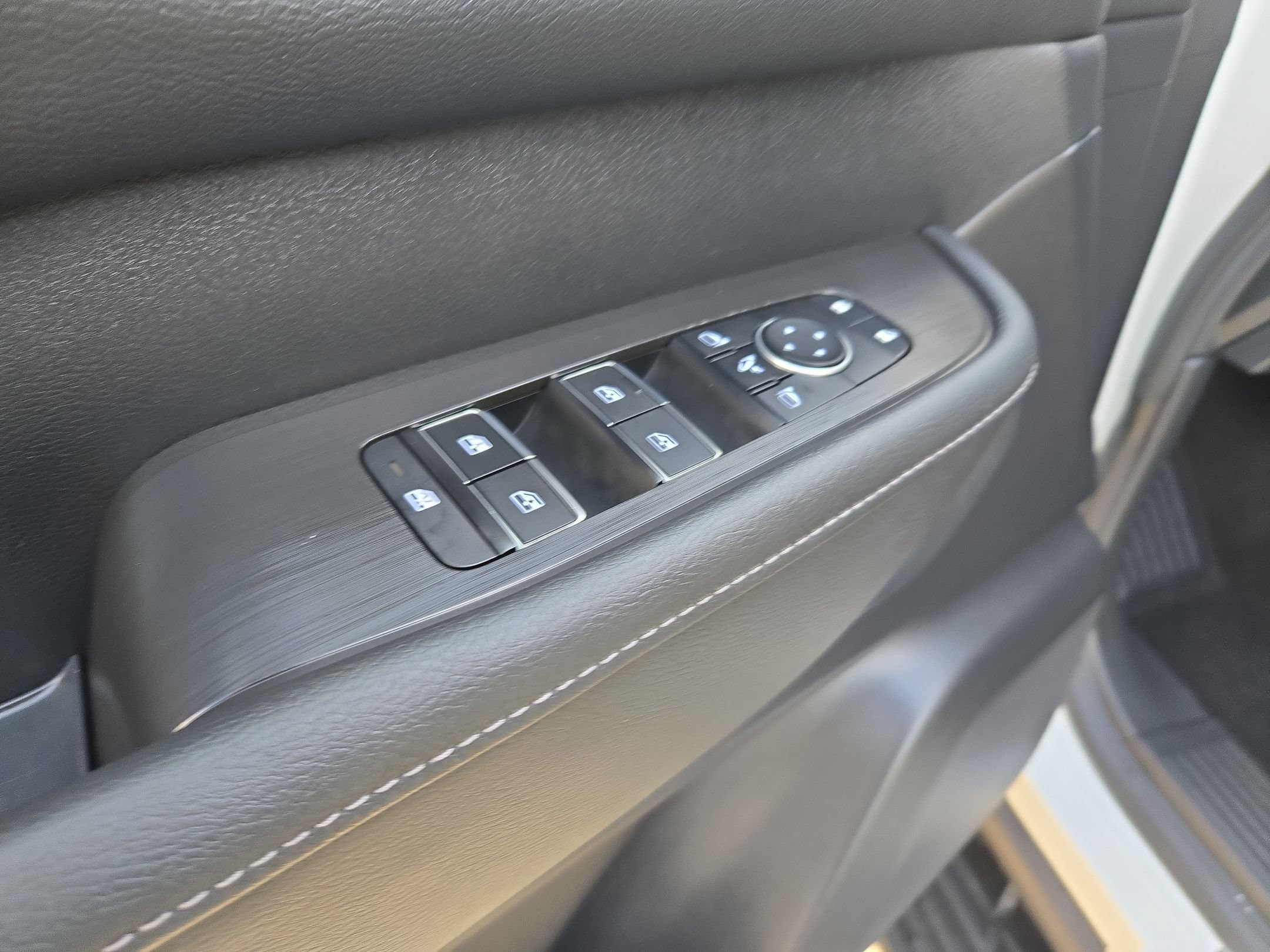 Used 2026 Nissan Armada SL w/ Captain's Chari Seat Package RWD image 12