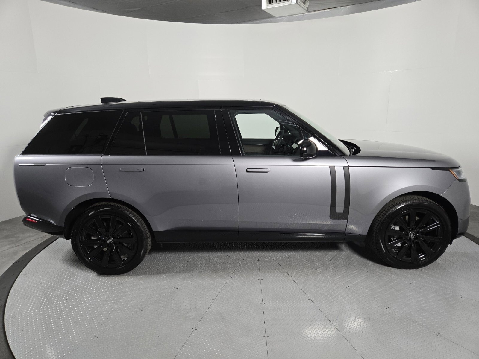 New 2025 Land Rover Range Rover Long Wheelbase SE image 16