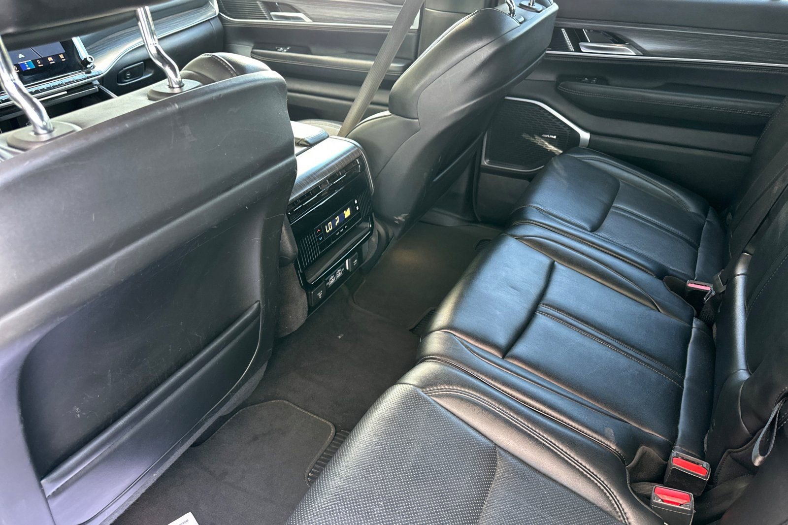 Used 2024 Jeep Wagoneer L Series II w/ Flexible Seating Group AWD/4WD image 12