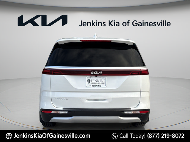 Used 2024 Kia Carnival EX FWD image 5