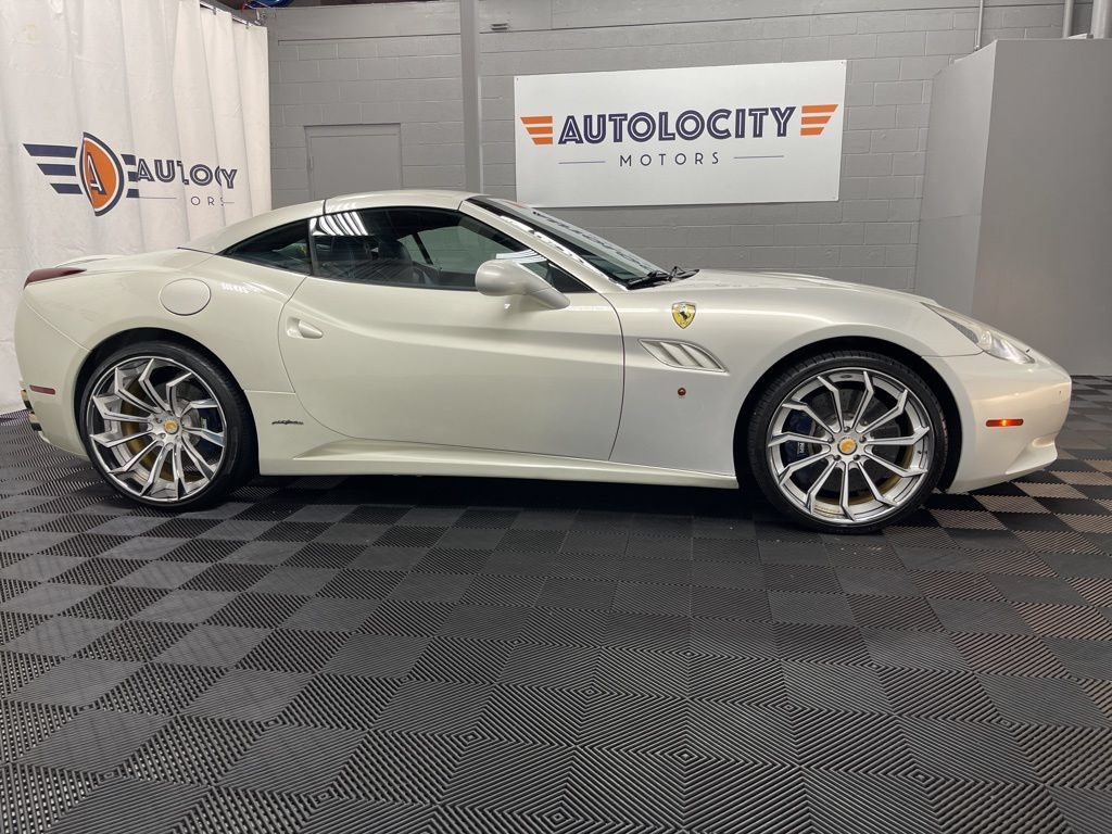 Used 2012 Ferrari California RWD image 12