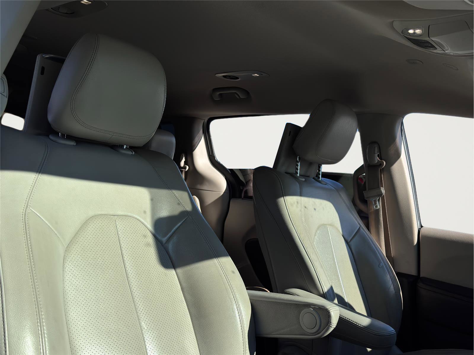 Used 2020 Chrysler Pacifica Touring-L Plus image 26