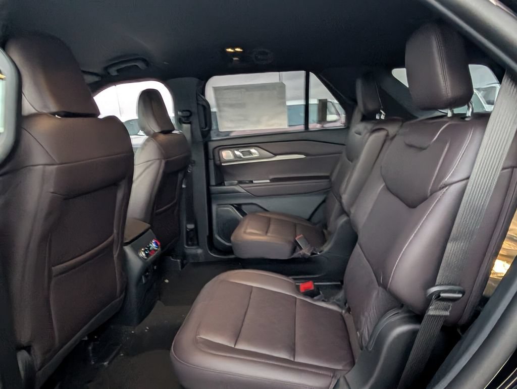 New 2026 Ford Explorer Platinum RWD image 7