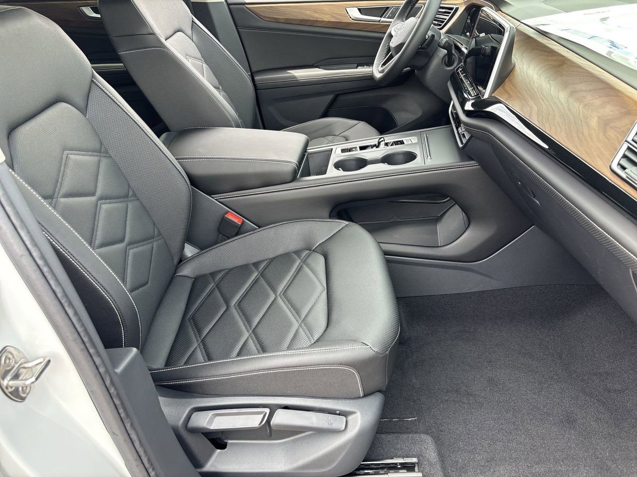 New 2026 Volkswagen Atlas SE image 8