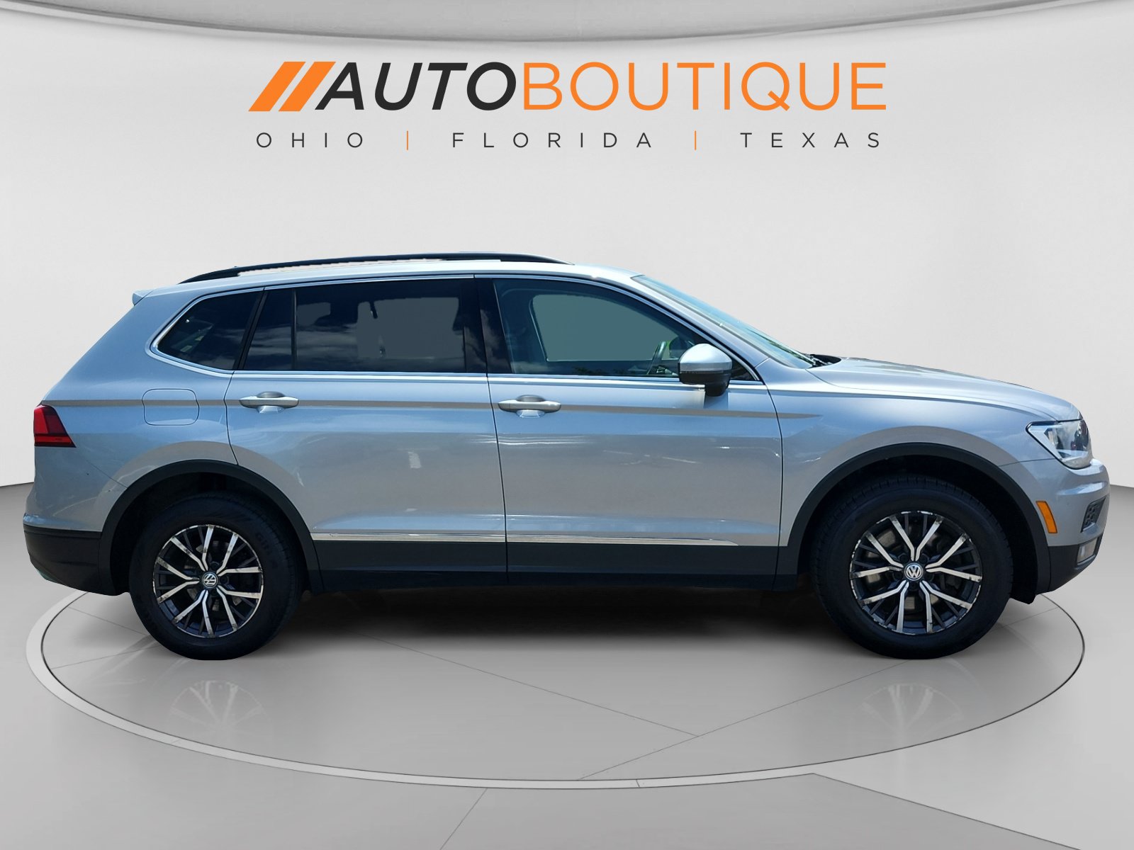 Used 2020 Volkswagen Tiguan SEL AWD/4WD image 6