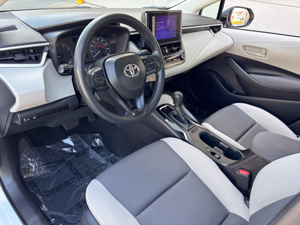 Used 2025 Toyota Corolla LE FWD image 12