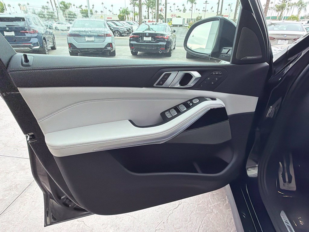 Certified 2024 BMW X7 xDrive40i w/ Executive Package AWD/4WD image 8