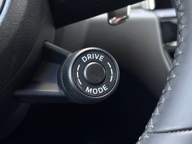 Certified 2026 Porsche Macan image 18