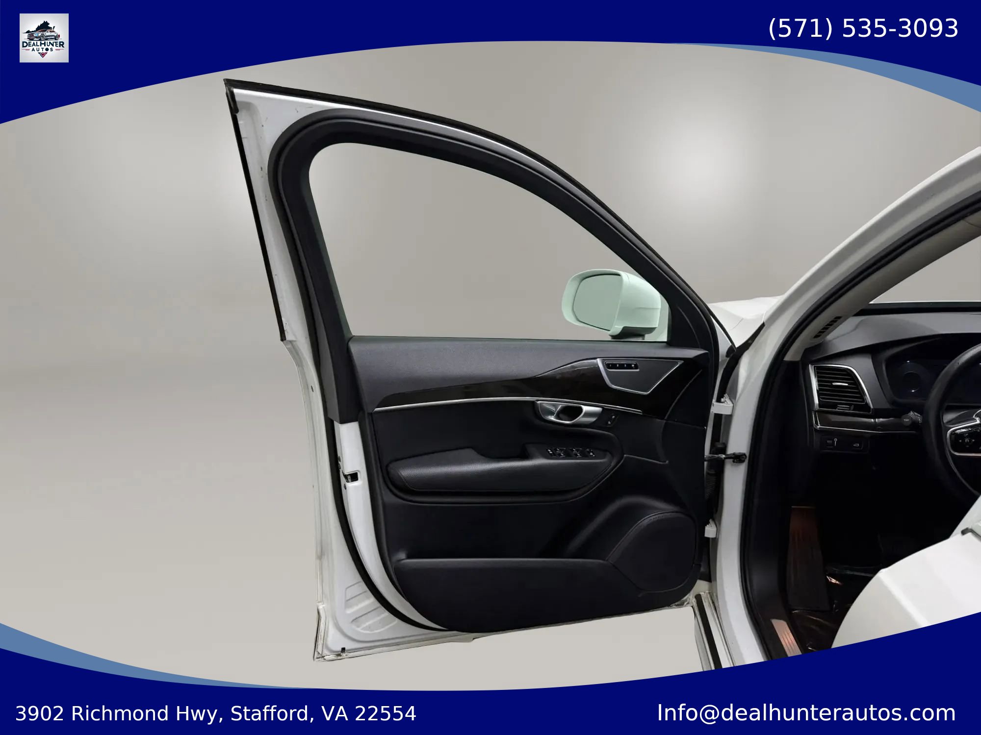 Used 2017 Volvo XC90 T6 Momentum w/ Momentum Plus Package AWD/4WD image 24