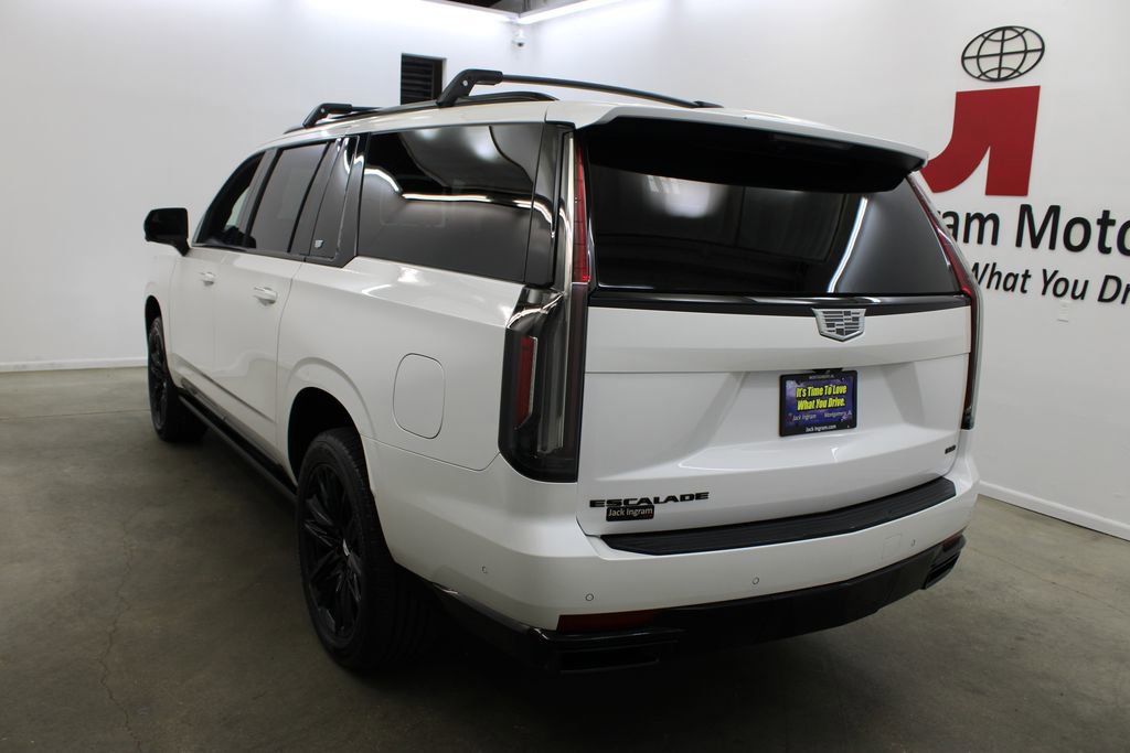 Used 2022 Cadillac Escalade ESV Sport Platinum AWD/4WD image 3