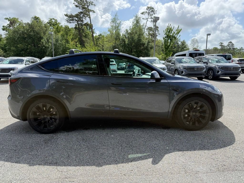 Used 2022 Tesla Model Y Long Range image 8