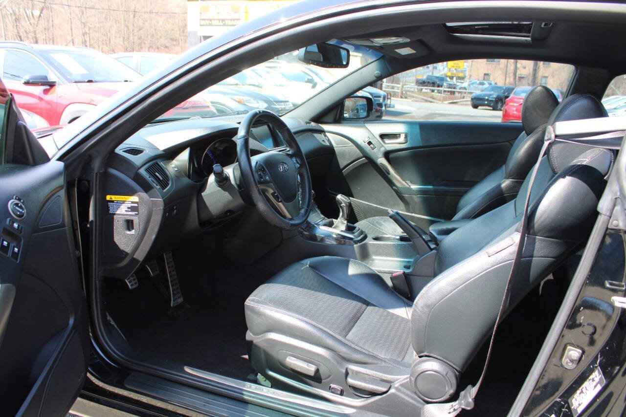 Used 2013 Hyundai Genesis 3.8 image 24