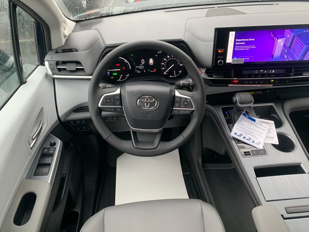 New 2026 Toyota Sienna XLE image 16