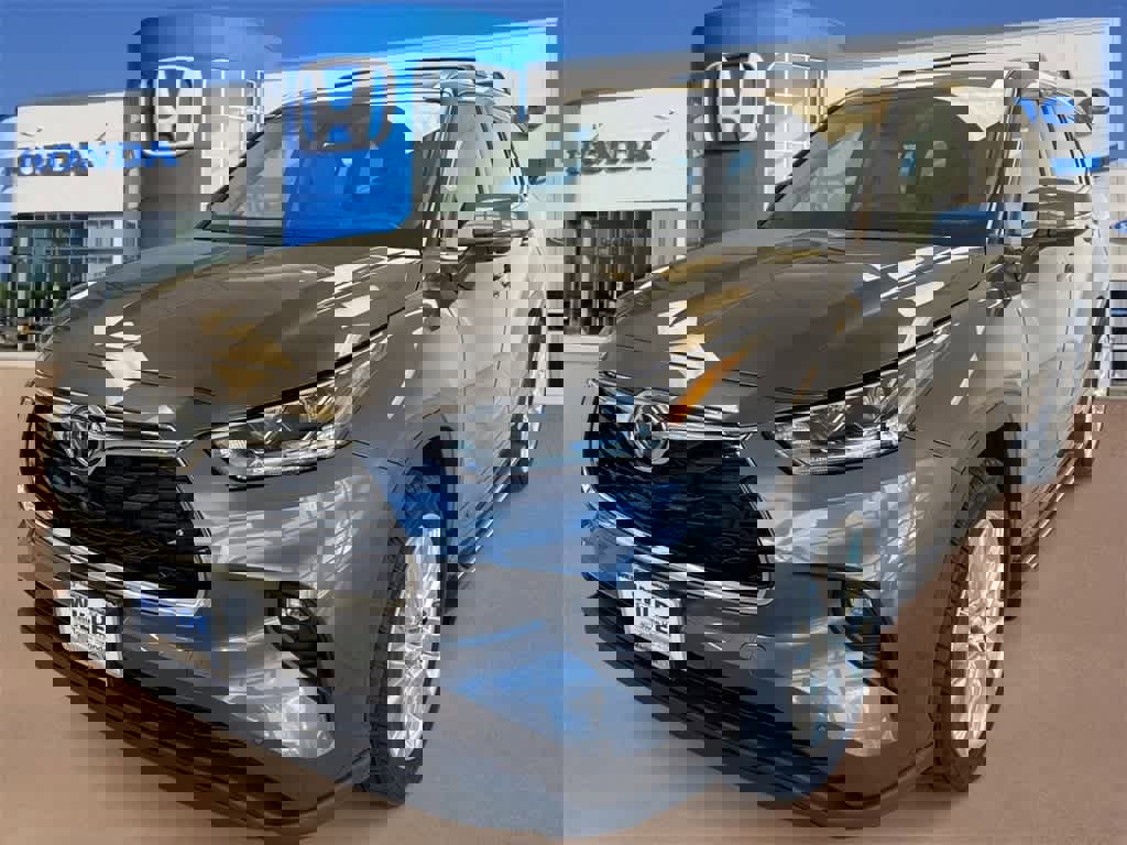 Used 2023 Toyota Highlander Limited image 4