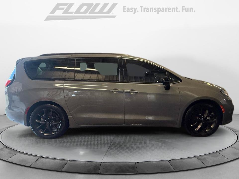 Used 2025 Chrysler Pacifica Limited FWD image 10