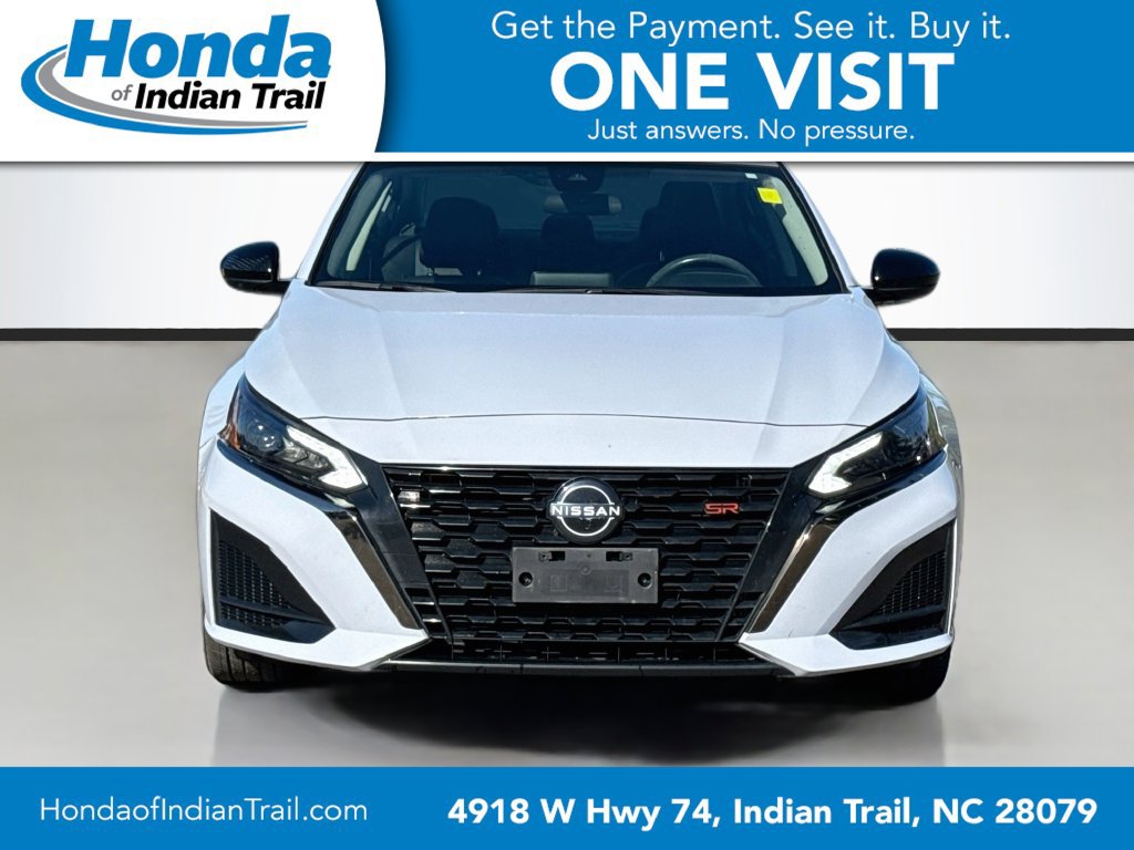 Used 2023 Nissan Altima 2.5 SR AWD/4WD image 2