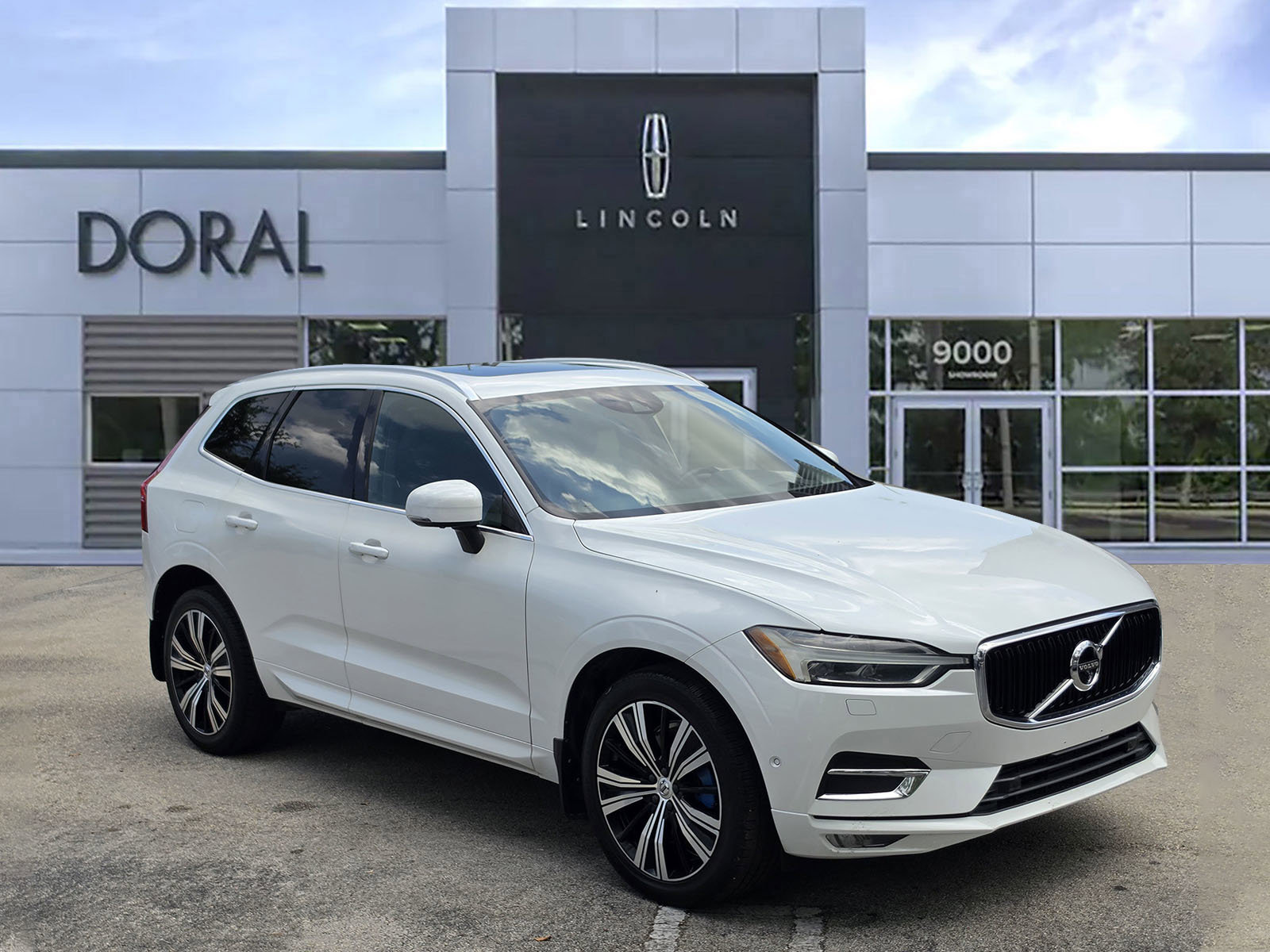 Used 2018 Volvo XC60 T6 Momentum w/ Advanced Package