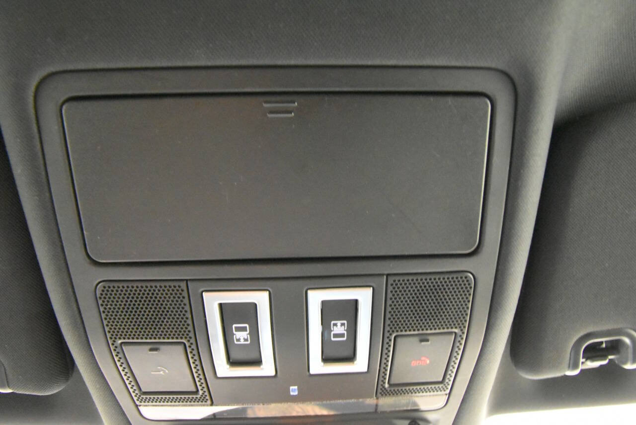 Used 2020 Land Rover Discovery Landmark AWD/4WD image 35