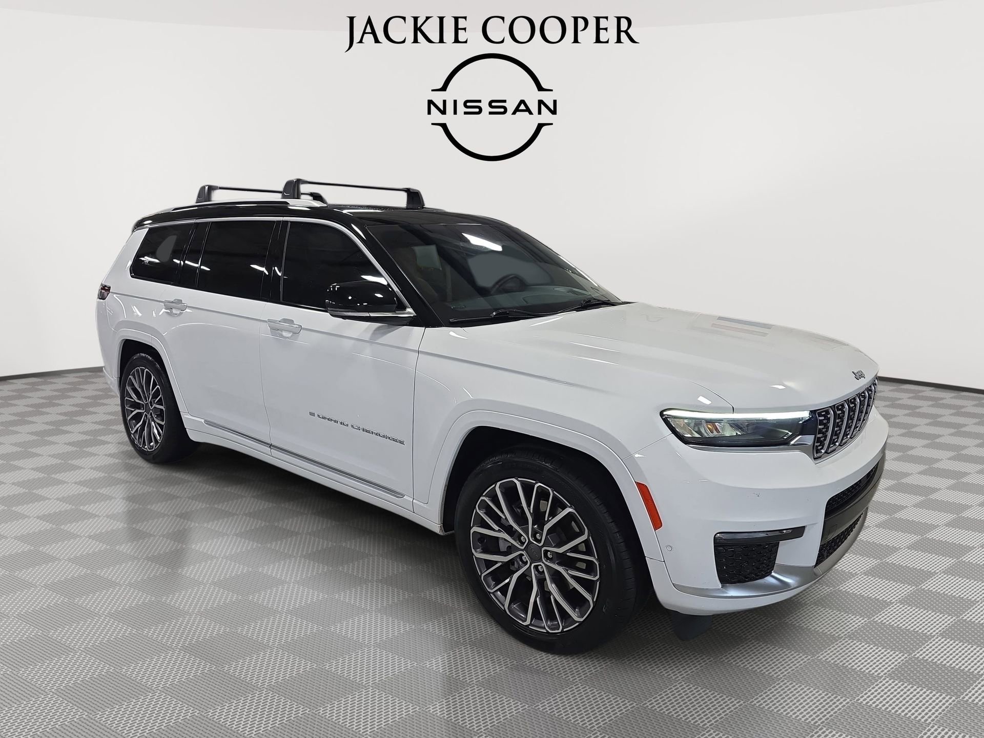 Used 2023 Jeep Grand Cherokee L Summit image 3