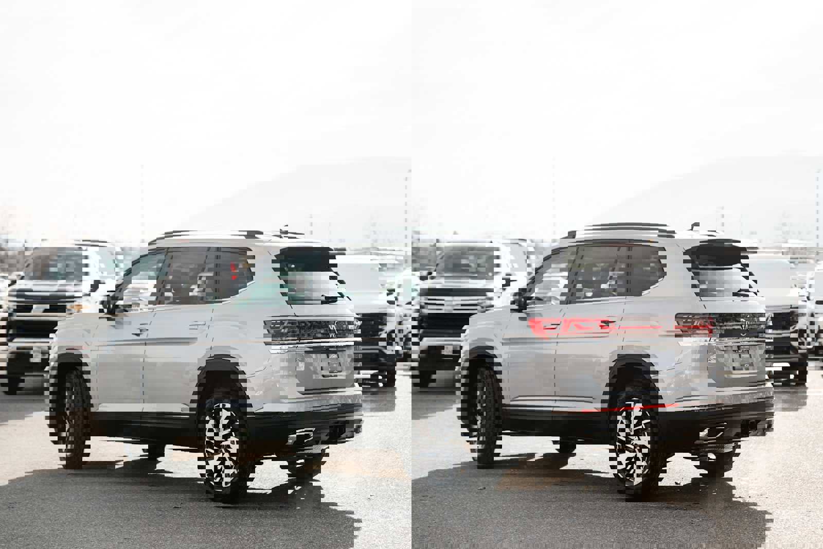 New 2026 Volkswagen Atlas SE image 2