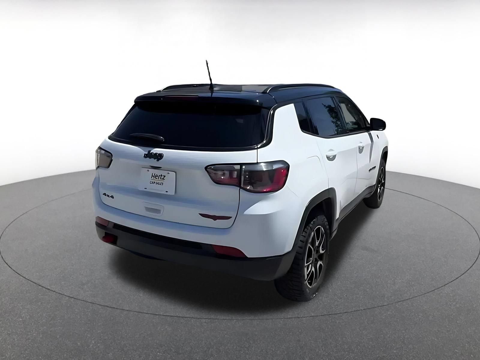 Used 2025 Jeep Compass Trailhawk AWD/4WD image 14