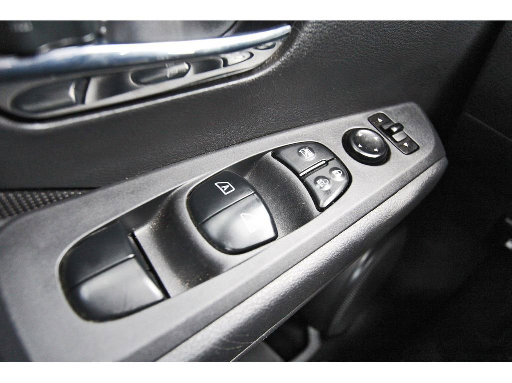 Used 2024 Nissan Kicks SV image 15