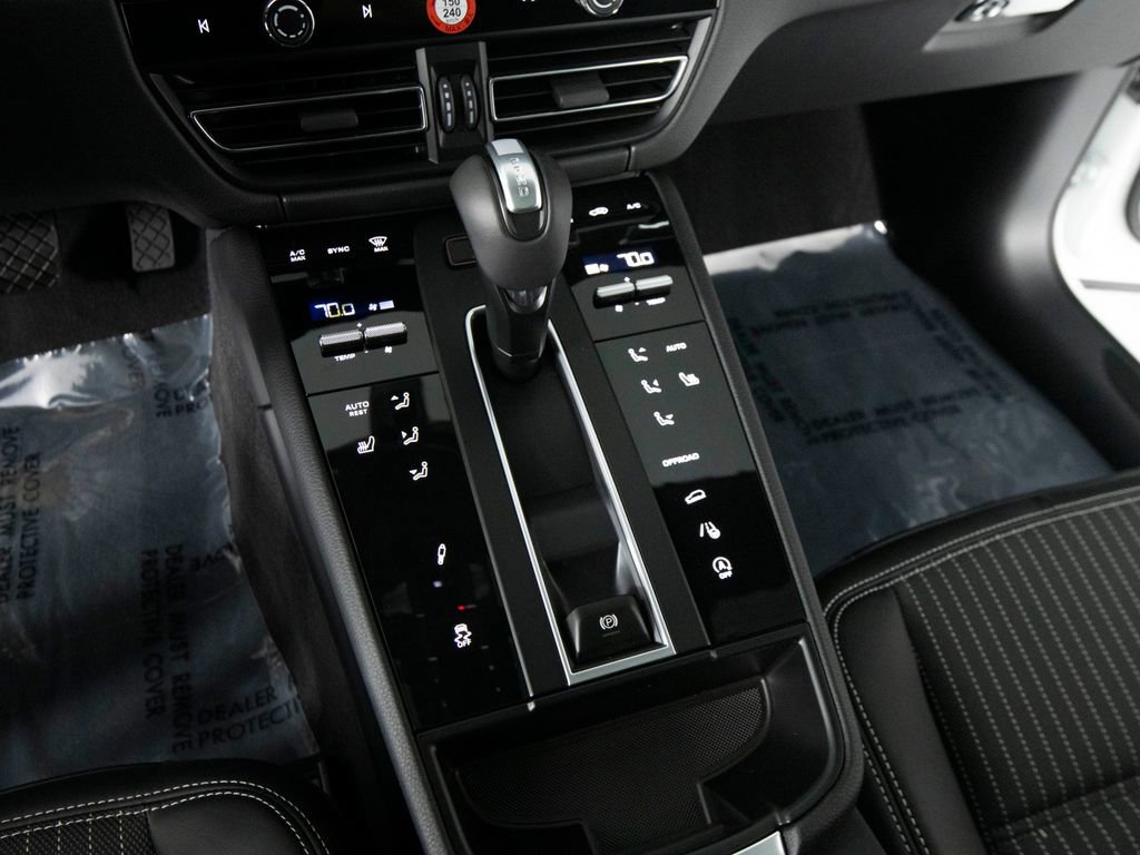 New 2026 Porsche Macan Turbo image 28