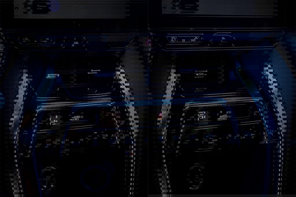 Used 2024 Toyota Venza LE image 17