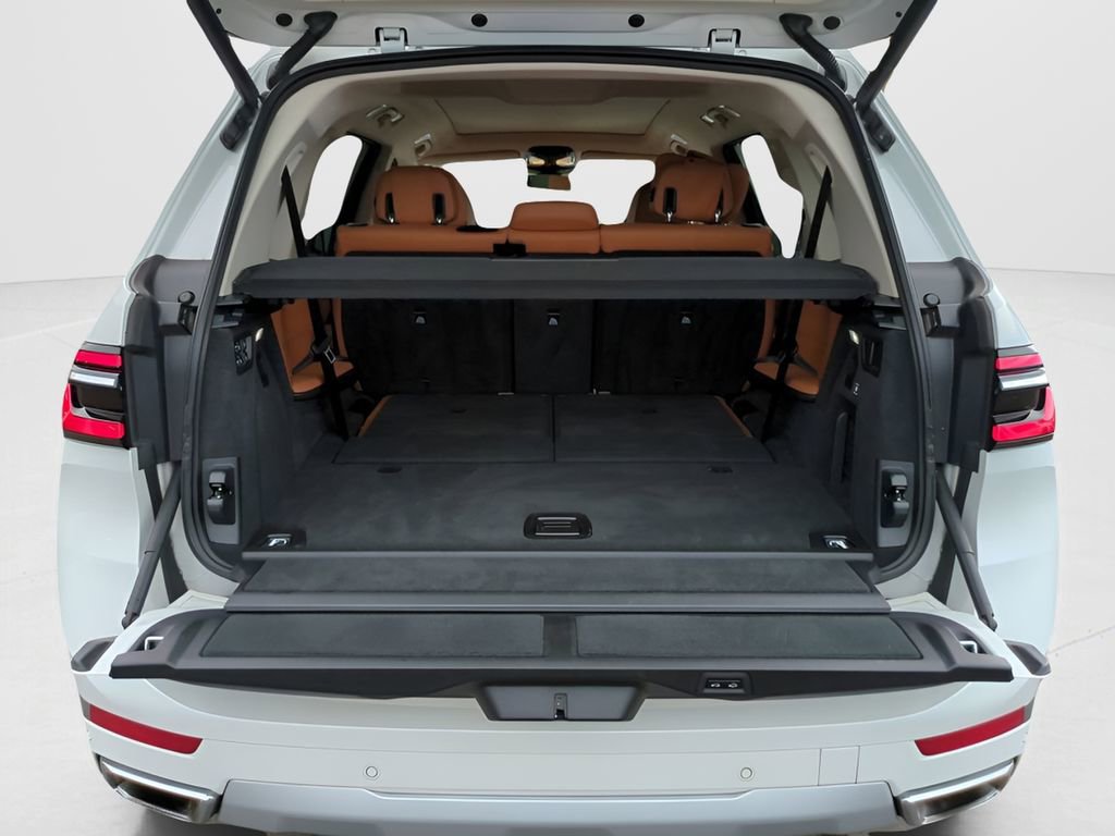 Used 2023 BMW X7 xDrive40i w/ Premium Package image 12