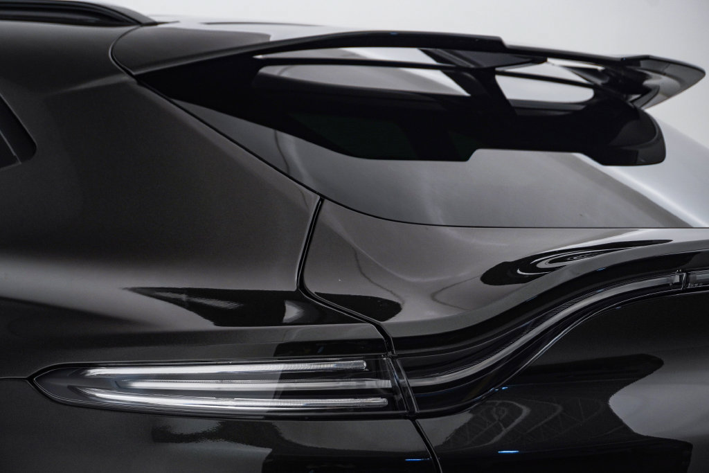 Used 2025 Aston Martin DBX 707 AWD/4WD image 13