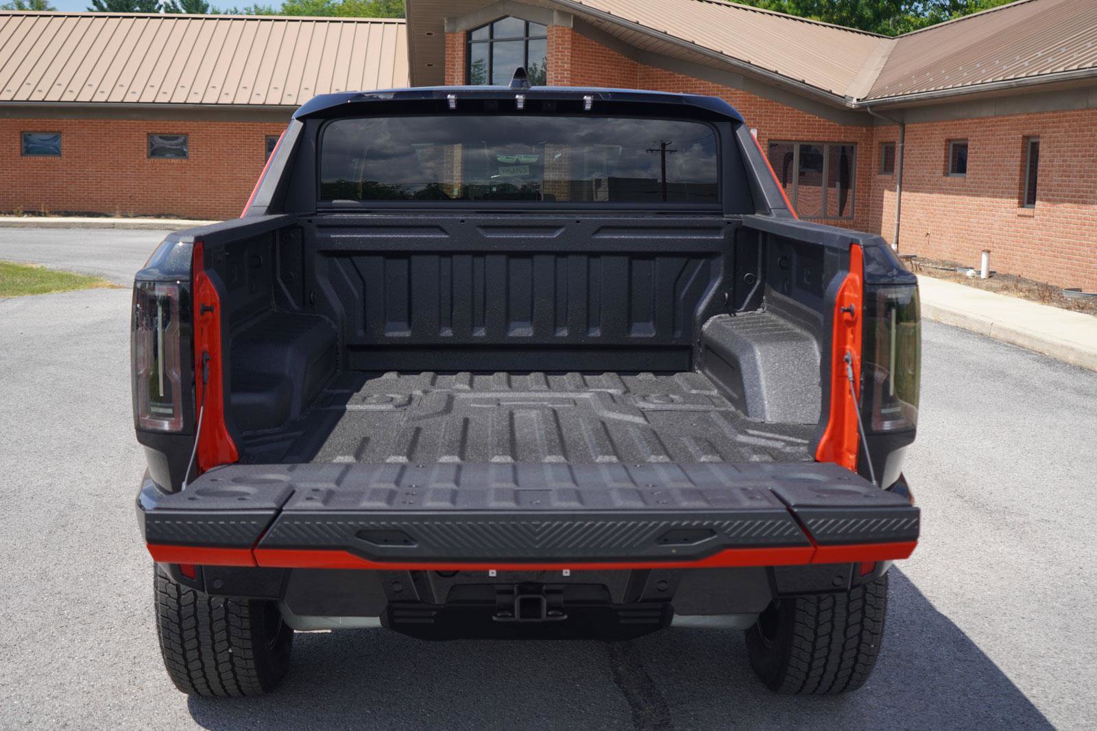New 2025 GMC Hummer EV 2X w/ LPO, Dark Essentials Package image 6