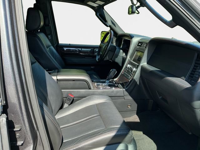 Used 2017 Lincoln Navigator Reserve image 16