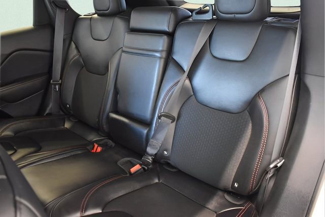 Used 2019 Jeep Cherokee Trailhawk AWD/4WD image 7