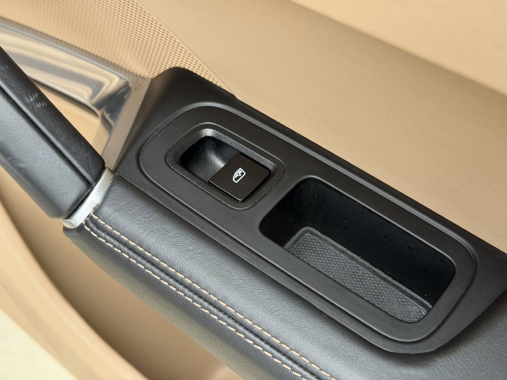 Used 2022 Porsche Cayenne Turbo w/ Premium Package Plus image 9