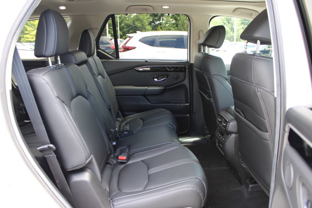 Certified 2025 Honda Pilot Touring image 14