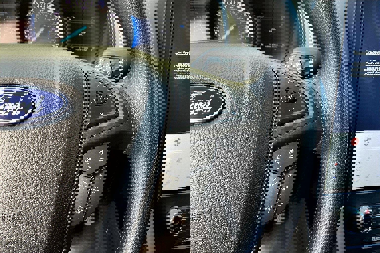 Used 2022 Ford Edge SE w/ Black Appearance Package image 19