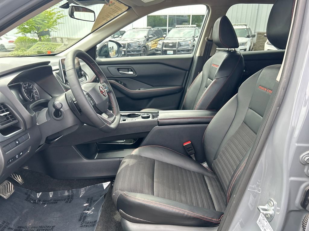 Used 2025 Nissan Rogue SV AWD/4WD image 6