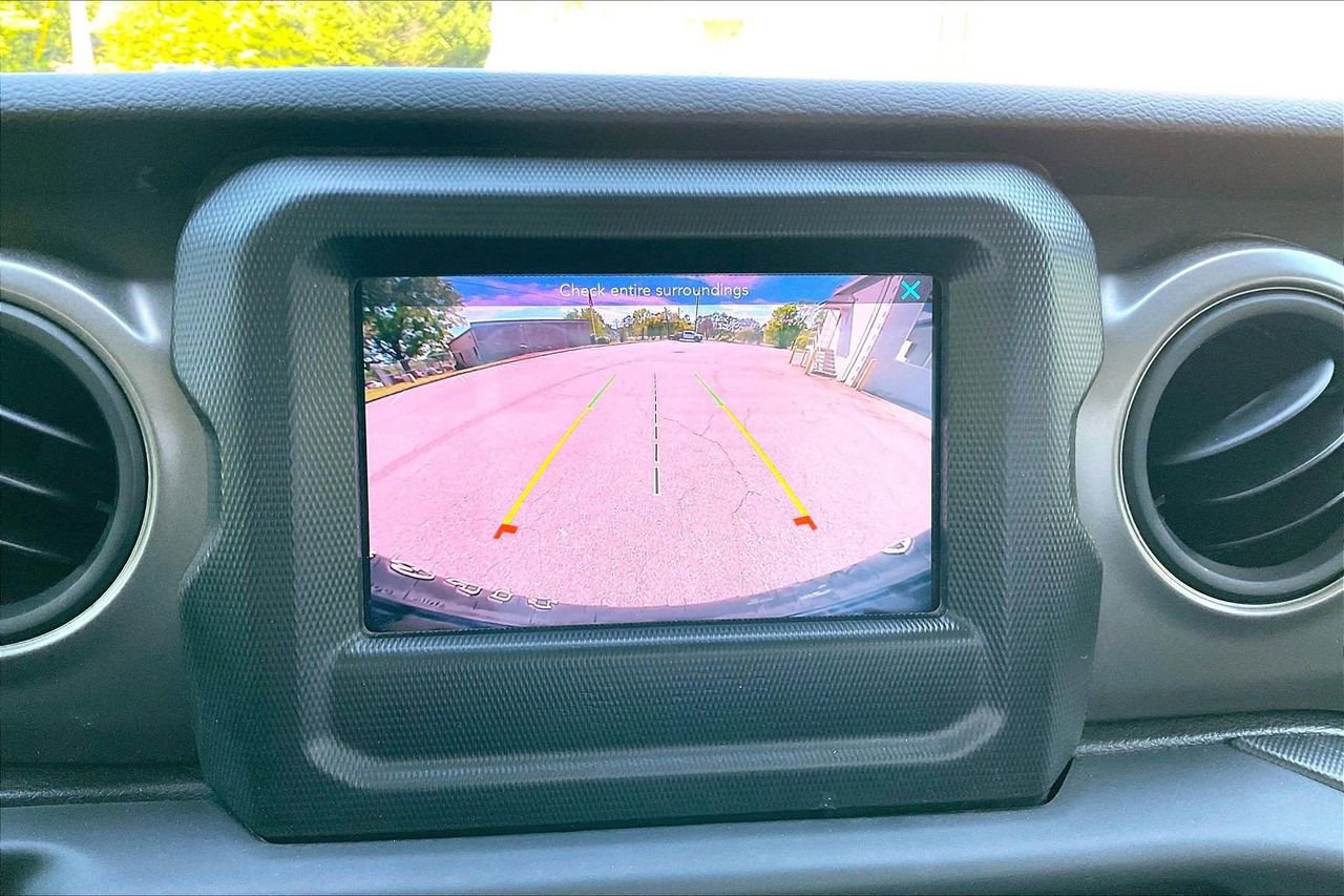 Used 2023 Jeep Wrangler Unlimited w/ Cold Weather Group image 14