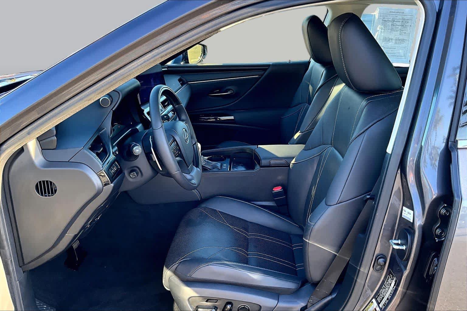 Certified 2023 Lexus ES 300h w/ Accessory Package (Z1) FWD image 7