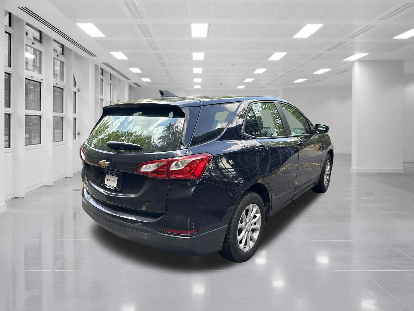 Used 2021 Chevrolet Equinox LS FWD image 4