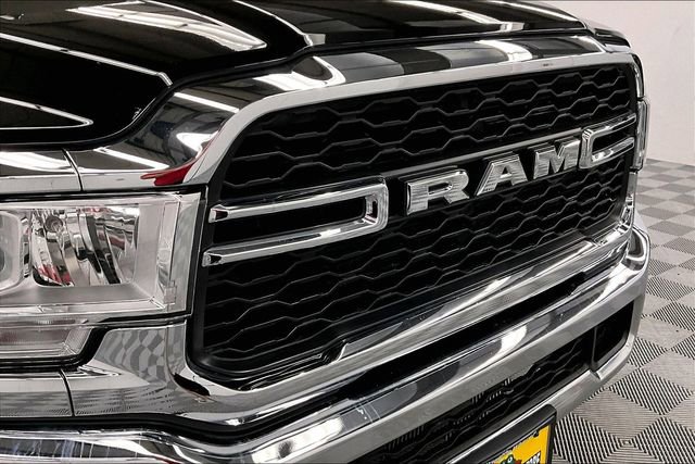 Used 2024 RAM 2500 Tradesman w/ Chrome Appearance Group image 32