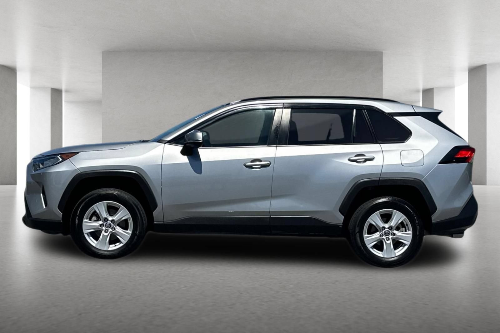 Used 2021 Toyota RAV4 XLE AWD/4WD image 13