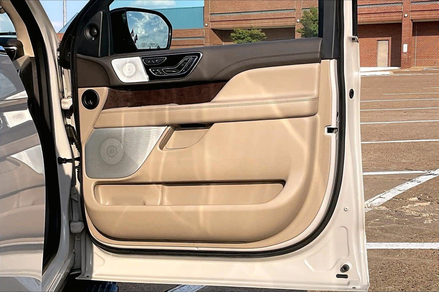 Used 2022 Lincoln Navigator Reserve AWD/4WD image 26